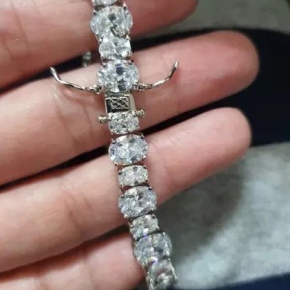18ct Oval Cut Tennis Bracelet - Picture 7 of 11
